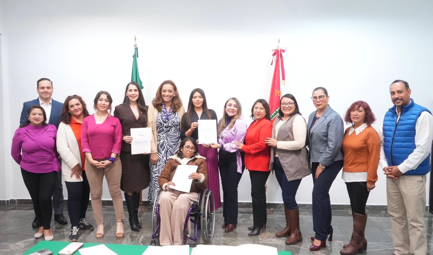 Recibe diputada Lorena Ruiz García iniciativa popular para reconocer el derecho de las mujeres a una vida libre de violencia